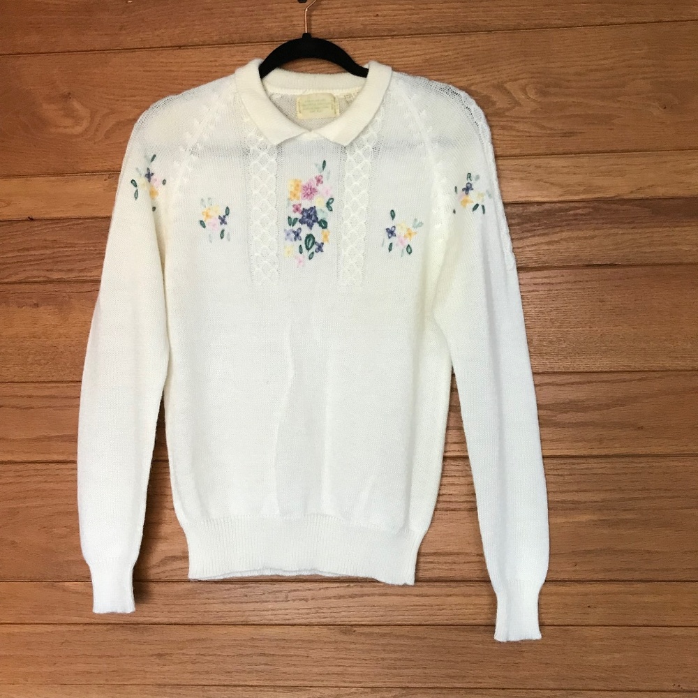 Vintage floral embroidered collar neck sweater grandmacore